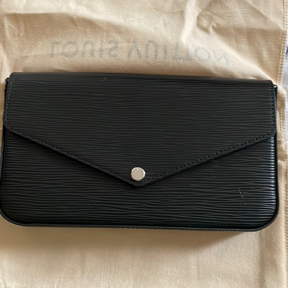 Louis Vuitton FÉLICIE POCHETTE in Epi Black Noir